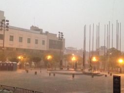 Aspecto de la lluvia desde la explanada del Hospicio cabañas. TOMADA DE @PCJalisco  /