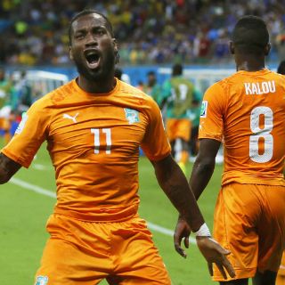 Drogba rescata a Costa de Marfil