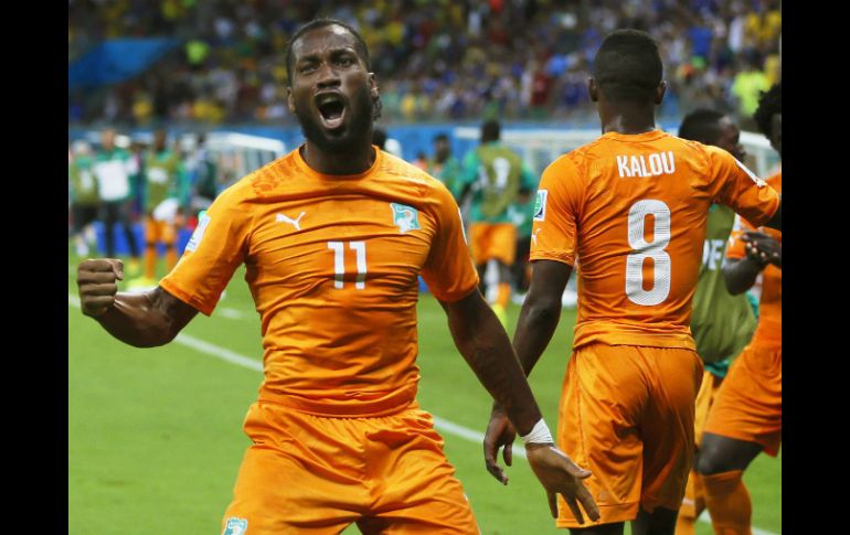 Drogba festeja su gol durante el encuentro con la selección nipona. EFE /