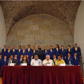 Monseñor Salvador Santiago presenta antología de poemas