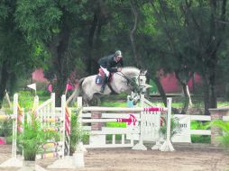 Carlos Pérez, a lomos de 'Chabal', concluyó su recorrido con el mejor tiempo de la prueba: 70.07 segundos y sin penalización alguna.  /