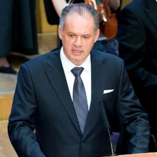 Andrej Kiska asume la presidencia en Eslovaquia