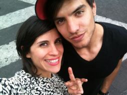 Vadhir comparte créditos con Ximena Ayala (Perfume de violetas). Foto: @XimenaAyala. ESPECIAL /