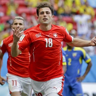 Suiza triunfa agónicamente ante Ecuador