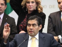 Miguel Barbosa y los diputados del PRD abandonaron debate sobre la reforma energética en el Senado. ARCHIVO /