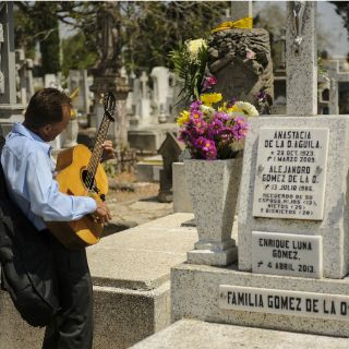 Más de 125 mil visitan los cementerios este Día del Padre