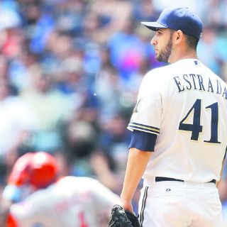 Agarran de piñata a Estrada