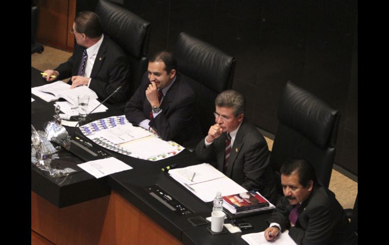 Senadores debatirán si es válido que en comisiones se discuta un proyecto de dictamen en lo particular, entre otros puntos. ARCHIVO /