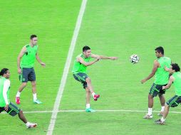 Durante la práctica de ayer en el Estadio Castelao se notó el impulso anímico que recibió del equipo de Miguel Herrera. AP /