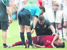 Mala pata. Fabio Coentrao salió lesionado de la cancha del Arena Fonte Nova.  /