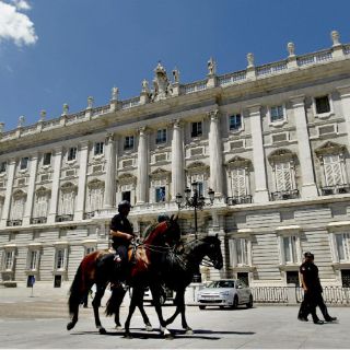 El Parlamento español aprueba abdicación del rey Juan Carlos