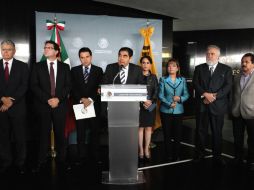 El coordinador del PRD en el Senado, Miguel Barbosa, anuncia el regreso de su grupo parlamentario al debate energético. SUN /