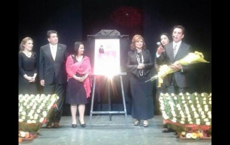 Durante la ceremonia de la 'Novia de México' se proyecta un video que muestra su trayectoria, la cual inició en 1950. ESPECIAL /