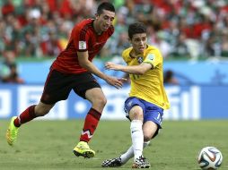 El partido comenzó con interrupciones por fuertes entradas entre los jugadores. AP /