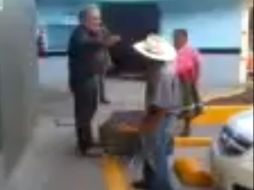 Una pareja de indígenas fue agredida por el gerente de la gasolinera. ESPECIAL /