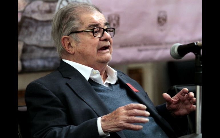 León-Portilla  revisará algunas publicaciones modernas y fuentes documentales sobre expresiones literarias en náhuatl. ARCHIVO /