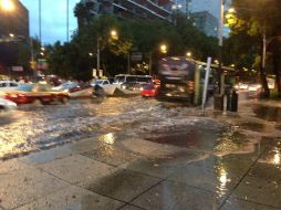 Reportan inundaciones en Paseo de la Reforma. TOMADA DE @marfeles  /