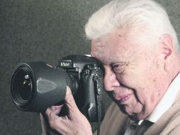 Apasionado de la lente. Su adaptación a la nueva tecnología fue notable. En la imagen utiliza una cámara digital.  /