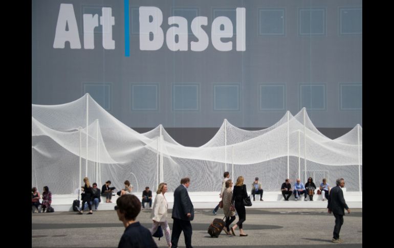 La feria, que se lleva a cabo en Suiza, espera a más de 80 mil coleccionistas. AFP /