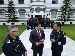 El mandatario estatal imparte conferencia en el Antiguo Colegio de la Defensa Nacional, en la capital del país. Foto: ‏@AristotelesSD. ESPECIAL /