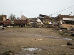 Las zonas más afectadas fueron acordonadas por la policía que evaluaban las condiciones de las casas. AP /