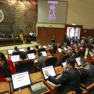 Aumentarían sueldo a trabajadores del Congreso de Jalisco