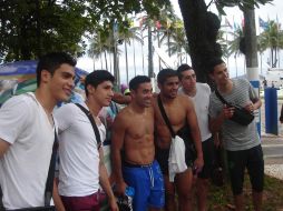 Algunos brasileños, reconocieron a los jugadores y les pidieron autógrafos. SUN /