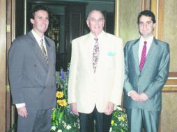 DEL RECUERDO. Alberto Javelly (+) con sus hijos Michel y Roberto. ESPECIAL /