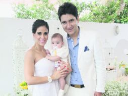 Forman una familia feliz. Paulina Sahd, Sebastián González y Ulises González.  /