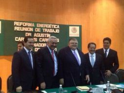 El gobernador del Banco de México (c), en reunión con legisladores comisiones de la Cámara de Diputados. Foto: @PedroPabloTrev. ESPECIAL /