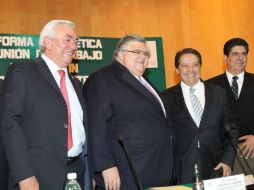 Carstens, en reunión de trabajo con comisiones de Hacienda y Crédito Público y Energía de los diputados. Foto:‏ @MarcoBernalG. ESPECIAL /