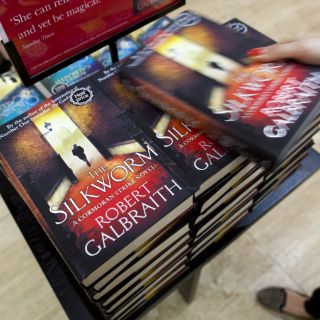 Segunda novela policiaca de J.K. Rowling sale a la venta
