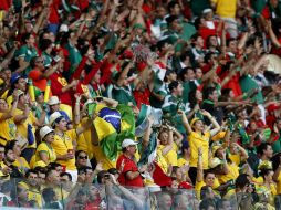 Miles de turistas nacionales viajaron a la Copa del Mundo a ver a la Selección. AP /