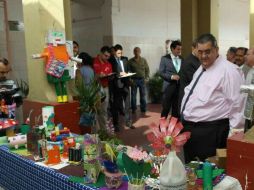 El secretario de educación en Jalisco, Francisco Ayón López presidió el evento (d). Twitter: @pacoayon. ESPECIAL /