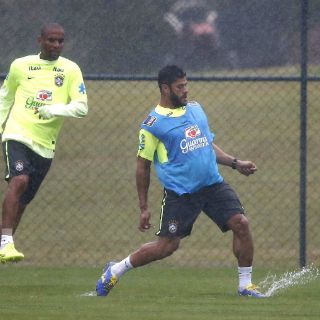 Hulk entrena con normalidad, será titular ante Camerún