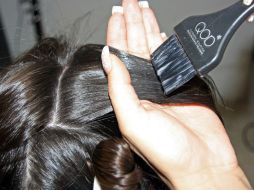 Los científicos sugieren analizar los productos así como indicar el uso de guantes para evitar riesgos. ARCHIVO /