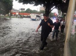 Ante posible desarrollo ciclónico, fuertes lluvias han dejando inundaciones en la capital jalisciense en los últimos días. ARCHIVO /