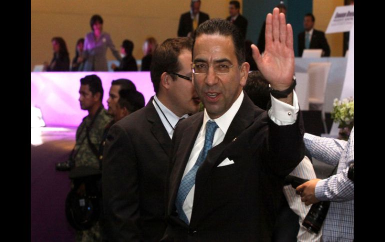 ''Si piensan que de esa mesa nos van a dar línea están muy equivocados'', declara el legislador. ARCHIVO /