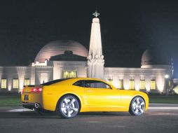 La quinta generación del Camaro tomará las riendas en una de las películas favoritas de los amantes de los autos. ESPECIAL /