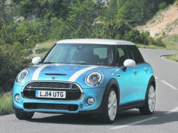 Personalización. Con cinco puertas, este nuevo Mini Cooper maximiza las posibilidades de adaptación y gusto de cada propietario. ESPECIAL /