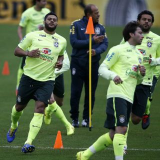 Atentos a posible manipulación del resultado en Brasil-Camerún