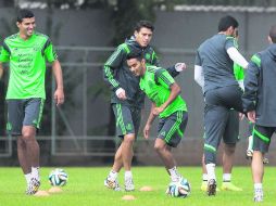 José Juan Vázquez (al centro con el balón) ha completado todos los minutos del Mundial hasta el momento.  /