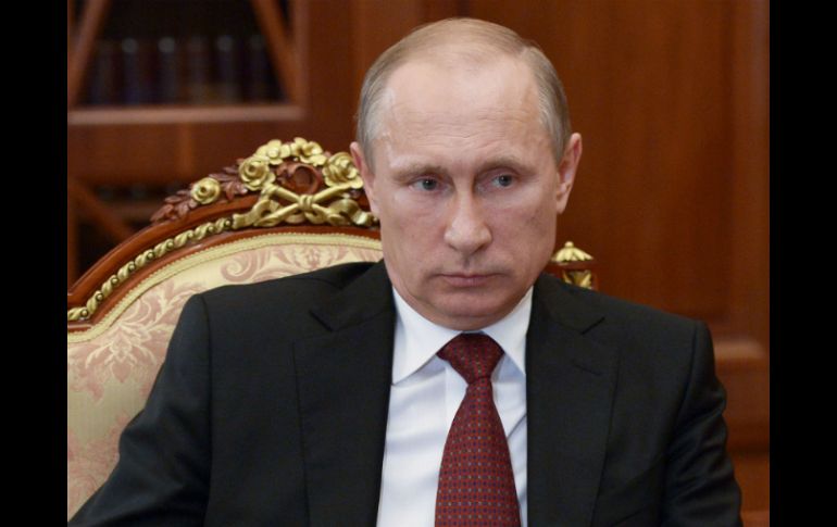 El presidente ruso Vladimir Putin ordena la alerta de combate para las fuerzas militares desplegadas en el centro de Rusia. ARCHIVO /