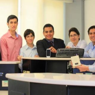 Alumnos desarrollan dispositivo de comunicación para discapacidad