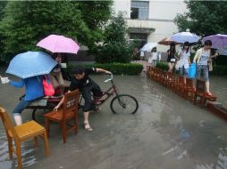 Desastres naturales como tifones, inundaciones y corrimientos de tierra son frecuentes en la mitad sur de China. ARCHIVO /