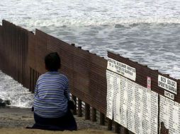 Piden declarar estado de emergencia en la frontera con México para ayudar a las comunidades saturadas por ola de migrantes. ARCHIVO /