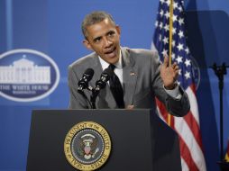 Obama pide a Putin que apoye la paz en vez de permitir la provisión de armas y material por la frontera. EFE /
