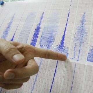 Activan alerta de tsunami en Alaska tras fuerte sismo