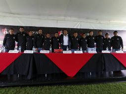 En vez de la playera les dieron chamarras, ya que la nueva camiseta será presentada en los próximos días.  /