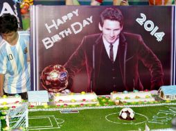 De esta forma, sus admiradores mostraron este pequeño detalle al astro del Barcelona. AFP /